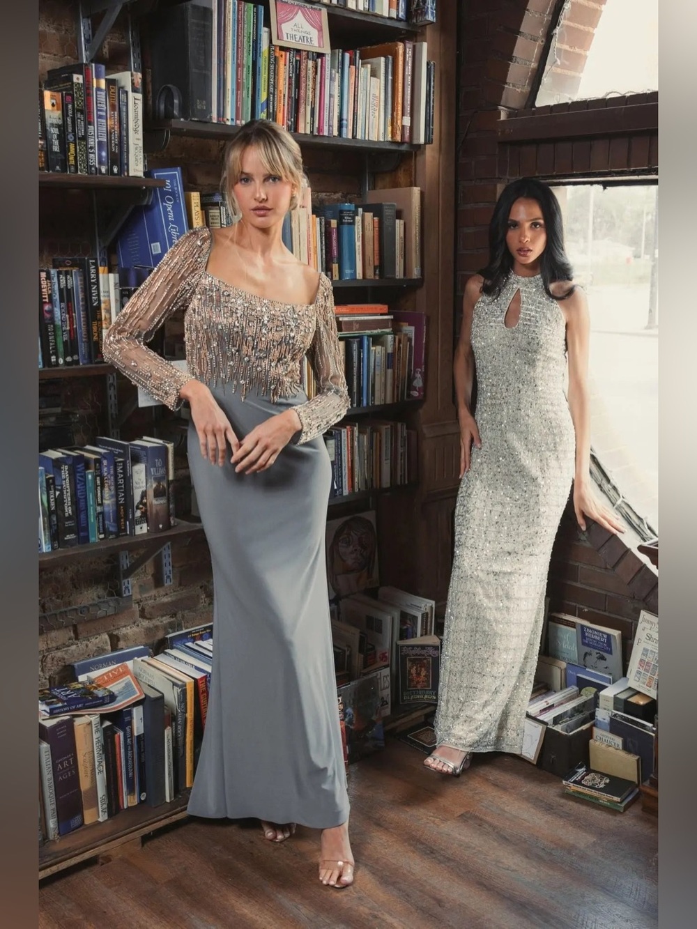 MAC DUGGAL
Gray Beaded Square Neck Long Sleeve Jersey
Gown Size 2